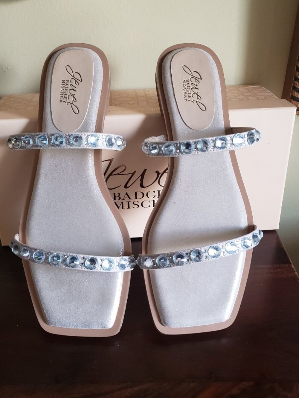 New Badgley Mischka /Jewel Honesty Gold Evening Flat Slide Sandals/ Size 9